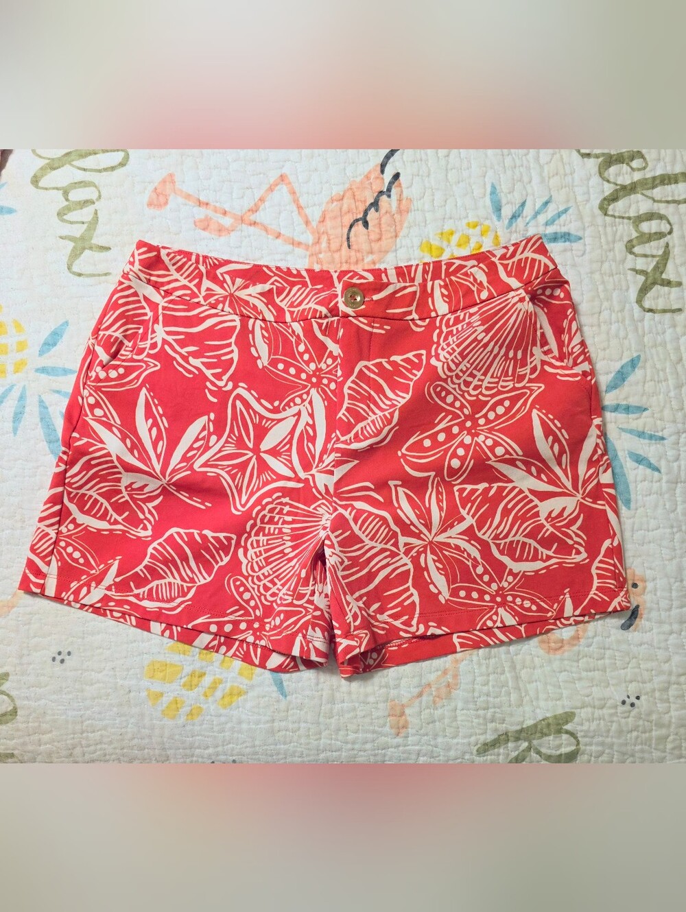 Dear Scarlett Resort Red and White Shell Shorts M